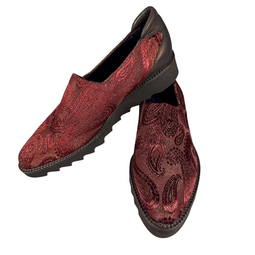NEW Donald J Pliner red paisley Darsi Loafers - pointed toe quirky fabric size 6